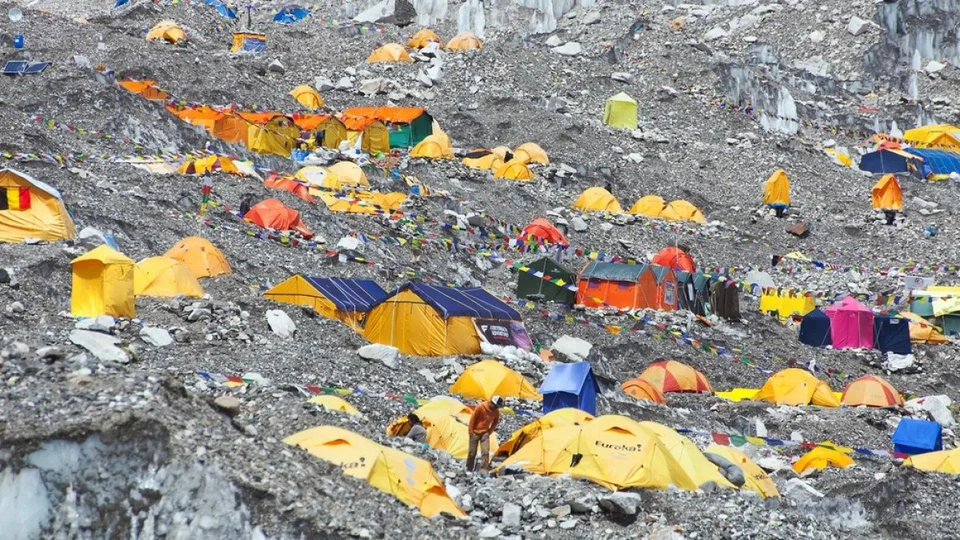Trạm dừng chân nổi tiếng Everest có thể bị bỏ - 2