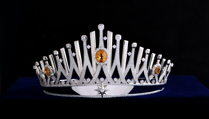 Cận cảnh chiếc vương miện gắn hơn 2.000 viên kim cương của Tân hoa hậu Hoàn vũ - 13