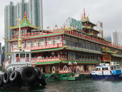 Chuyển động - Nhà hàng nổi huyền thoại của Hồng Kông (Trung Quốc) chìm trên Biển Đông