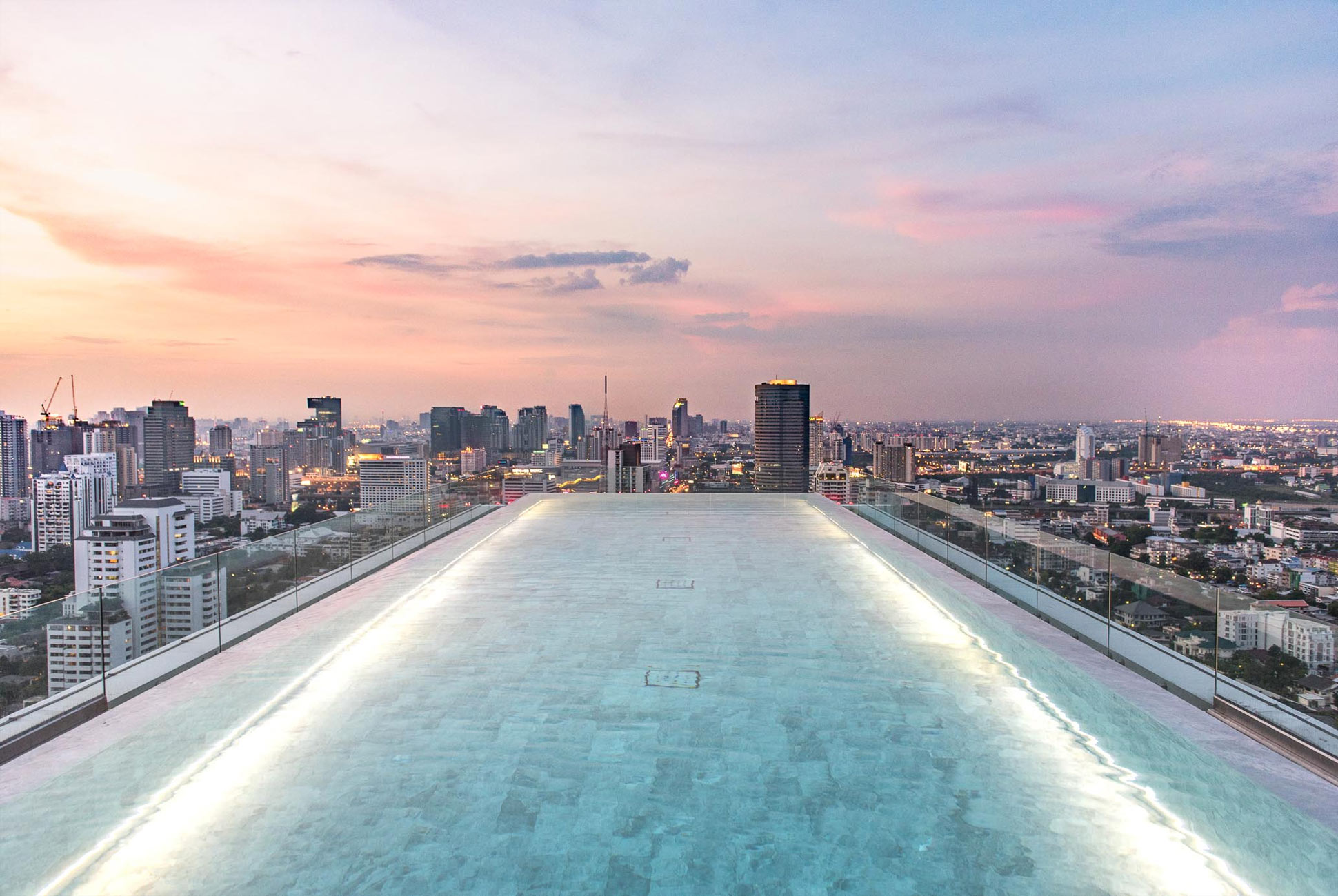 Top bể bơi trên tầng thượng khách sạn tuyệt nhất thế giới - 3