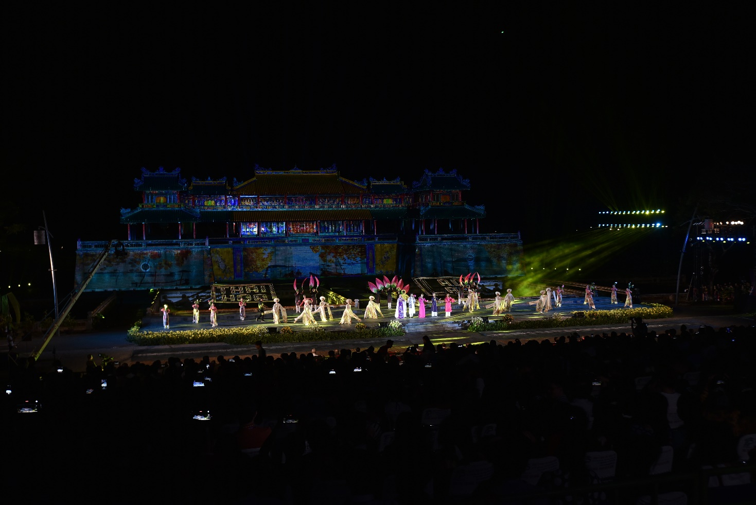 Rực rỡ sắc màu đêm khai mạc Tuần lễ Festival Huế 2022 - 14