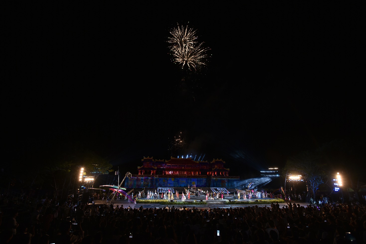 Rực rỡ sắc màu đêm khai mạc Tuần lễ Festival Huế 2022 - 11