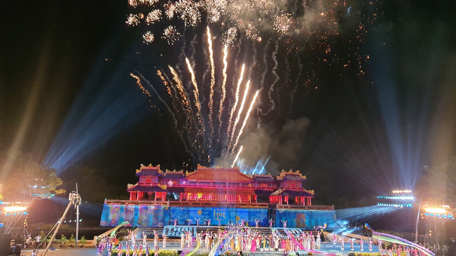 Rực rỡ sắc màu đêm khai mạc Tuần lễ Festival Huế 2022 - 10