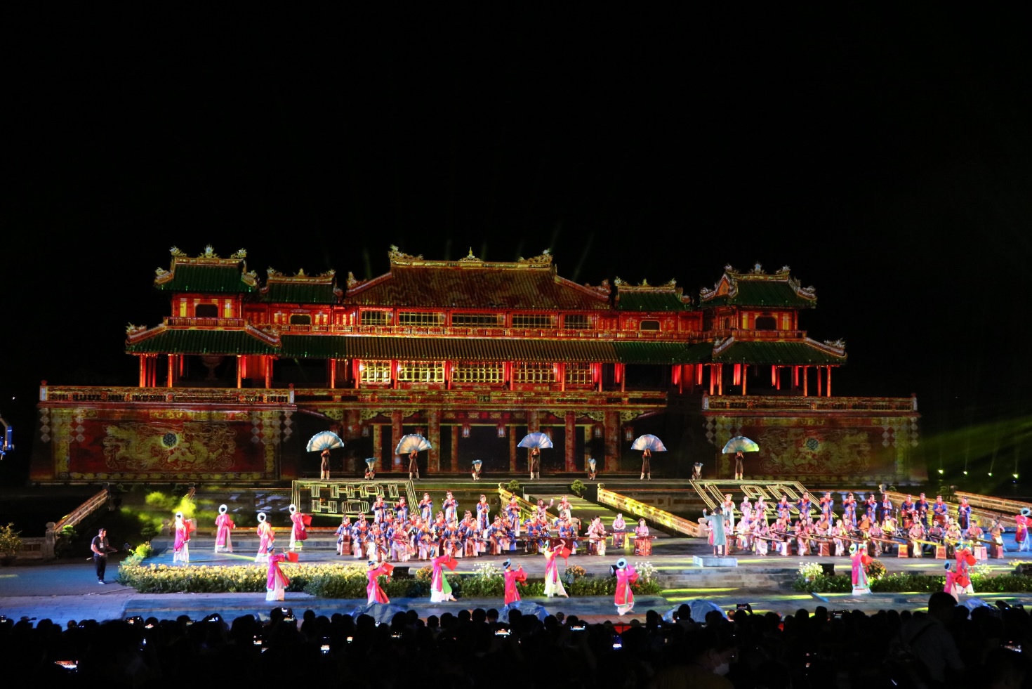 Rực rỡ sắc màu đêm khai mạc Tuần lễ Festival Huế 2022 - 2