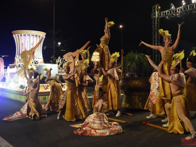 Lễ hội - Sôi động Carnival đường phố “Take me to the Sun” tại Đà Nẵng