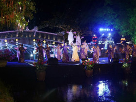 Lễ hội - Lần đầu sân khấu dưới nước xuất hiện ở ‘Chợ quê ngày hội’