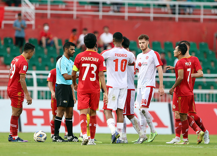 SAO U23 Việt Nam nổi nóng với cầu thủ Campuchia ở giải châu Á - 8
