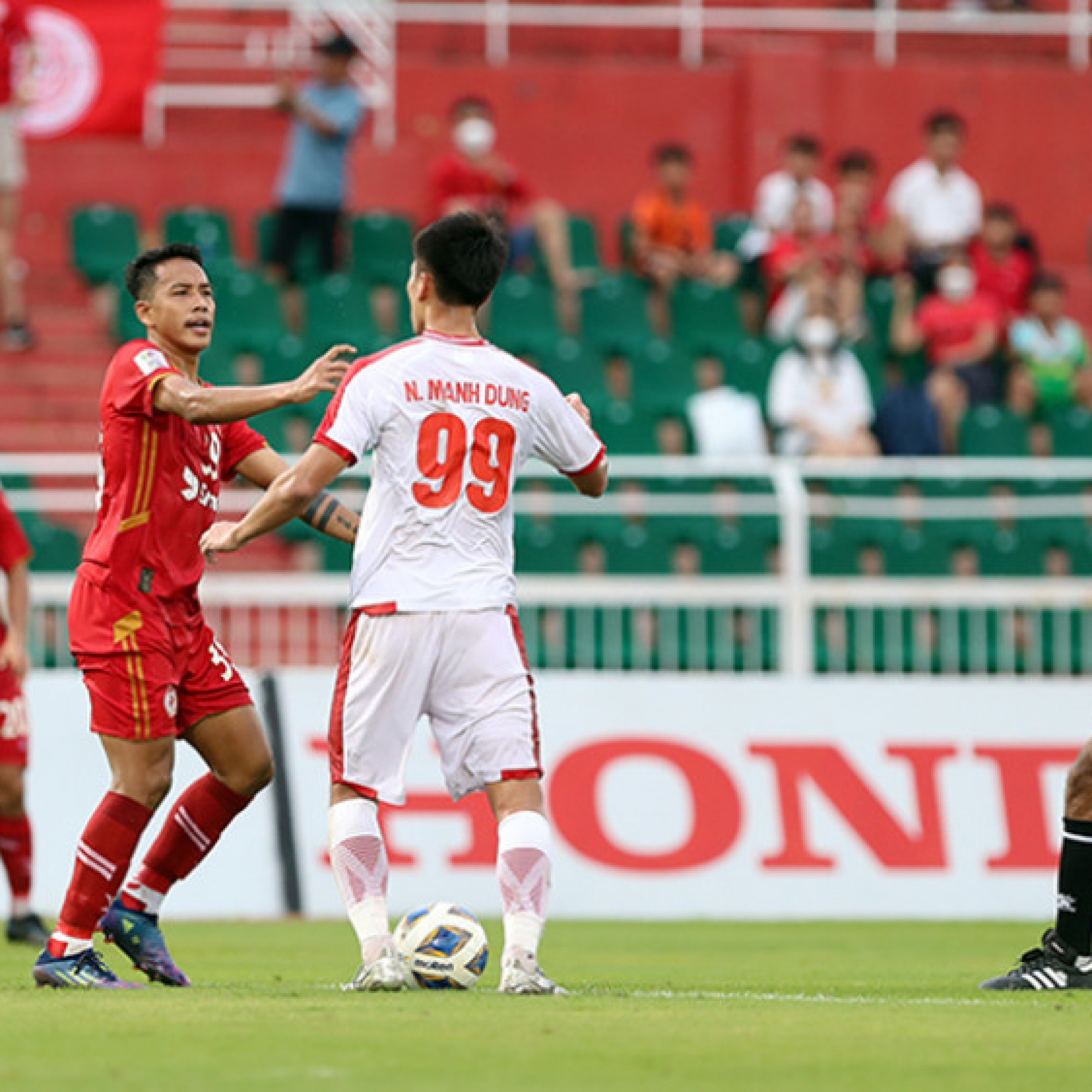  - SAO U23 Việt Nam nổi nóng với cầu thủ Campuchia ở giải châu Á