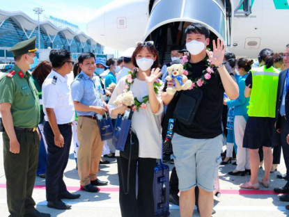 Chuyển động - Lượng khách qua cảng Hàng không quốc tế Cam Ranh tăng cao
