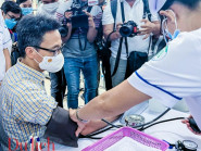 Sau khi kiểm tra việc tiêm vaccine tại TP.HCM, Phó Thủ Tướng tiêm luôn mũi 4