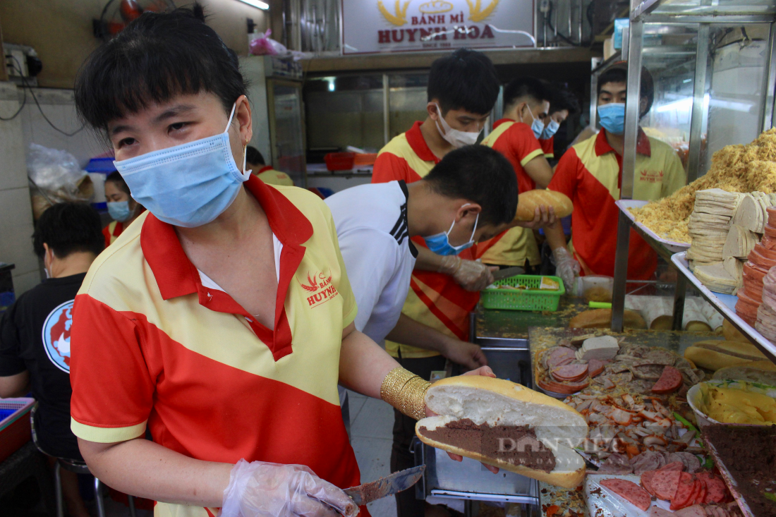 Khi baguette Pháp đến Sài Gòn, người Việt đã biến tấu thành bánh mì thế nào để quốc tế hết lời khen ngợi? - 1