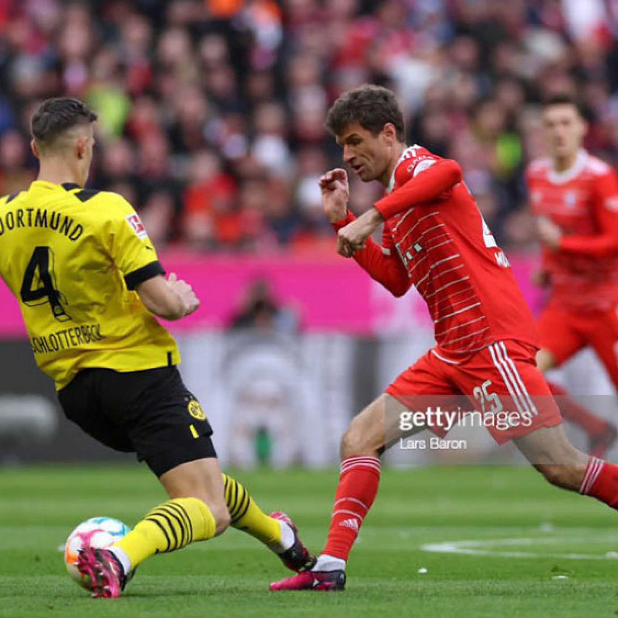  - Trực tiếp bóng đá Bayern Munich - Dortmund: Muller ghi bàn thứ 3 (Bundesliga)