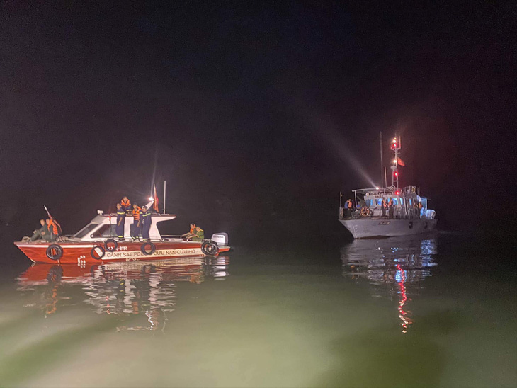 Rơi máy bay trực thăng chở khách ngắm vịnh Hạ Long, 5 người gặp nạn - 4