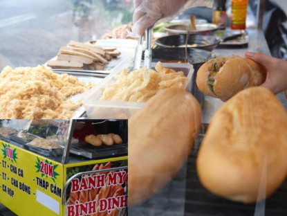 Ăn gì - Những con đường san sát bánh mì ở Sài Gòn