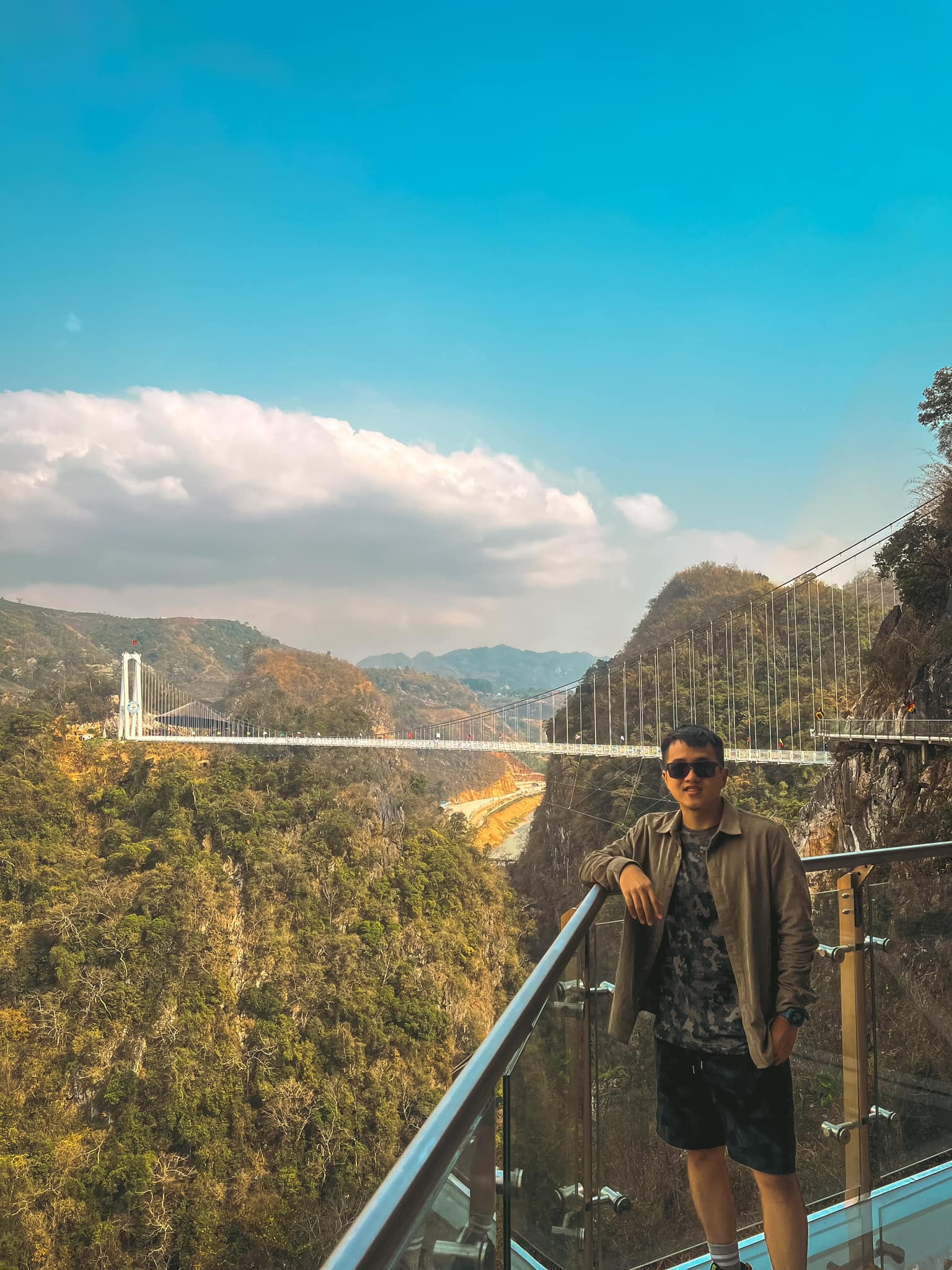 Chàng trai Sài Gòn đến Mộc Châu trải nghiệm đi cầu kính dài nhất thế giới - 6