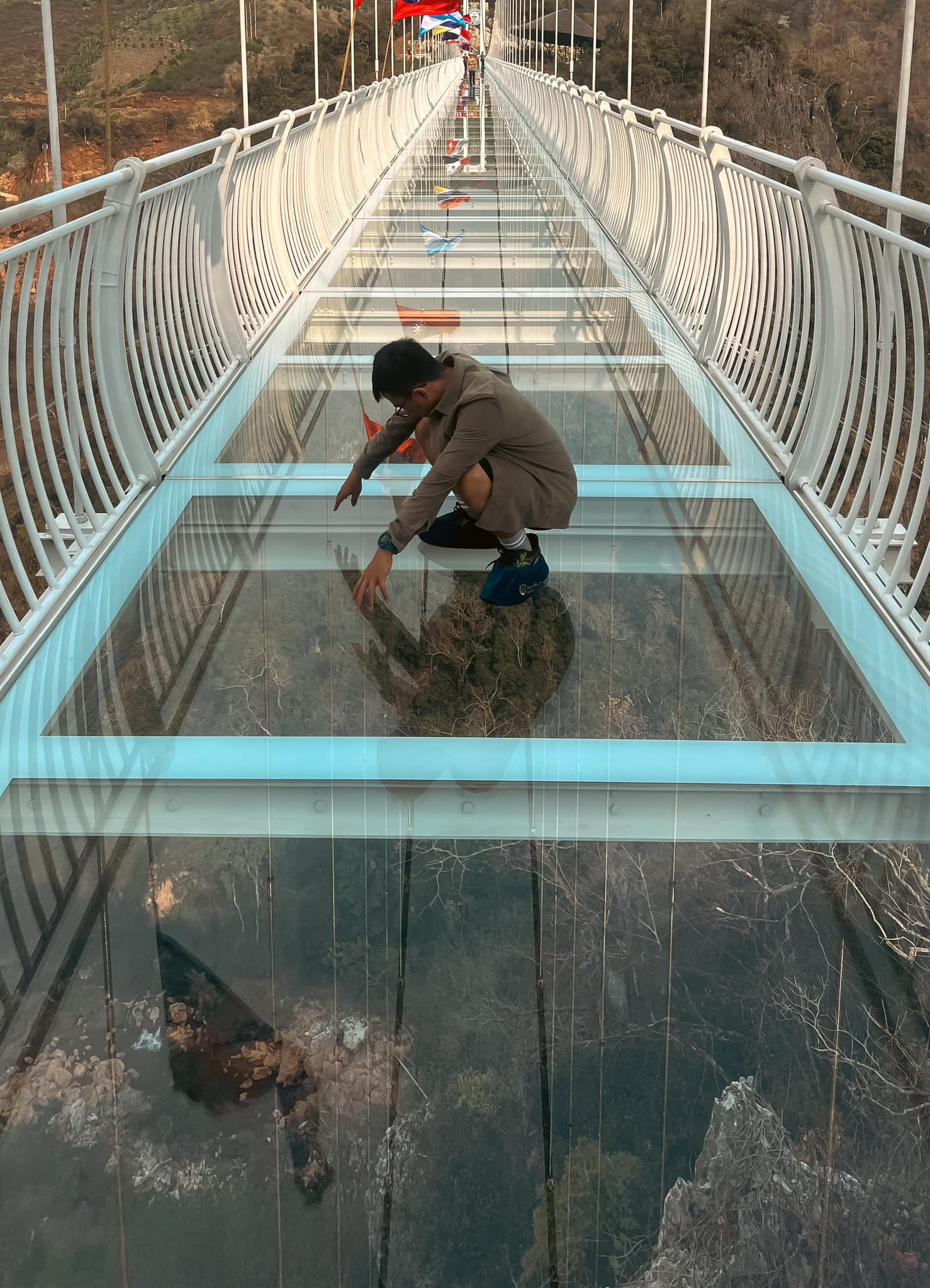 Chàng trai Sài Gòn đến Mộc Châu trải nghiệm đi cầu kính dài nhất thế giới - 7