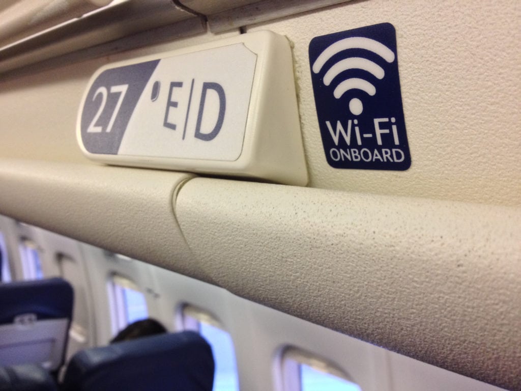 Tại sao hành khách đi máy bay được yêu cầu đặt điện thoại ở chế độ máy bay? - 6