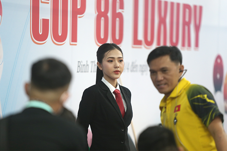 Nữ trọng tài bi-a giải Bình Thuận xinh như hoa hậu gây “sốt” với các cơ thủ - 11