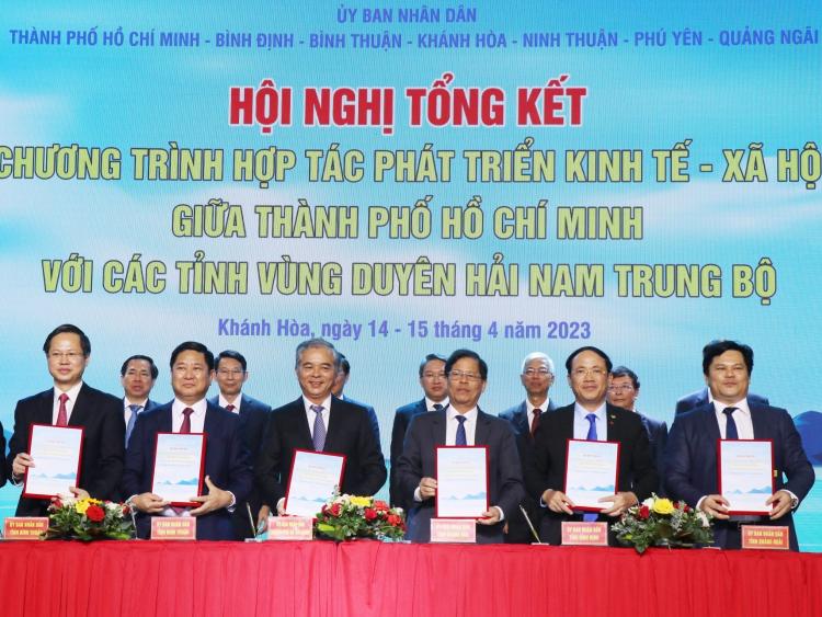 TP.HCM ký hợp tác với 6 tỉnh vùng Duyên hải Nam Trung Bộ