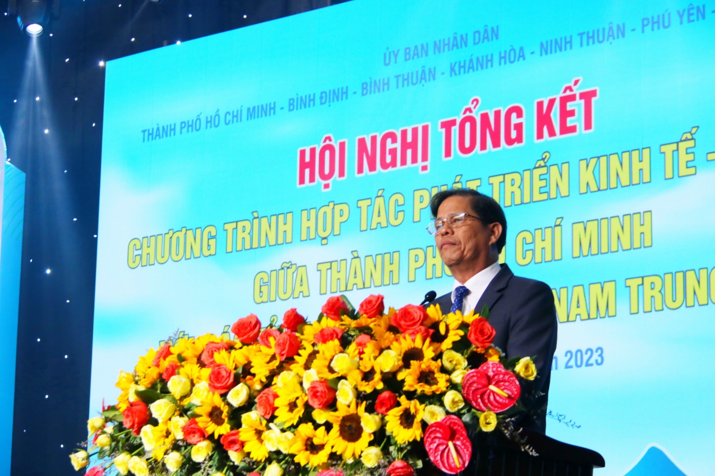 TP.HCM ký hợp tác với 6 tỉnh vùng Duyên hải Nam Trung Bộ - 2