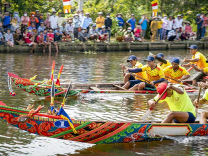 Lễ hội - Lần đầu tiên được xem đua ghe ngo trên kênh Nhiêu Lộc