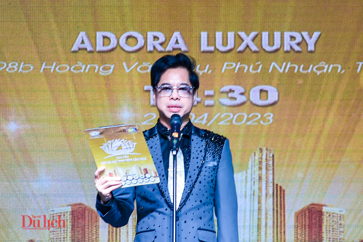 Chiếc vương miện Hoa hậu quý bà Việt Nam toàn cầu 2023 trị giá 2 tỷ - 1