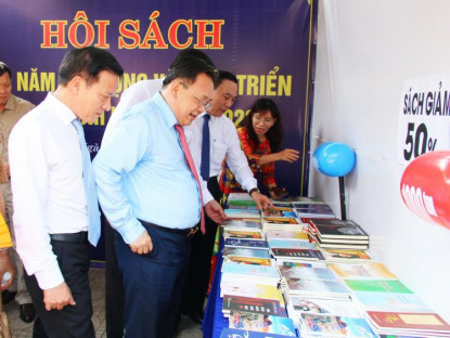 Giải trí - 8.000 cuốn sách được trưng bày tại Hội Sách tỉnh Khánh Hòa