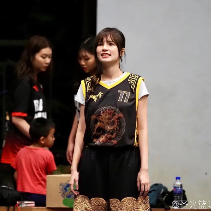 Mỹ nhân lai "3 dòng máu" mê bóng rổ, hóa "thần tượng mạng" ở Malaysia - 11