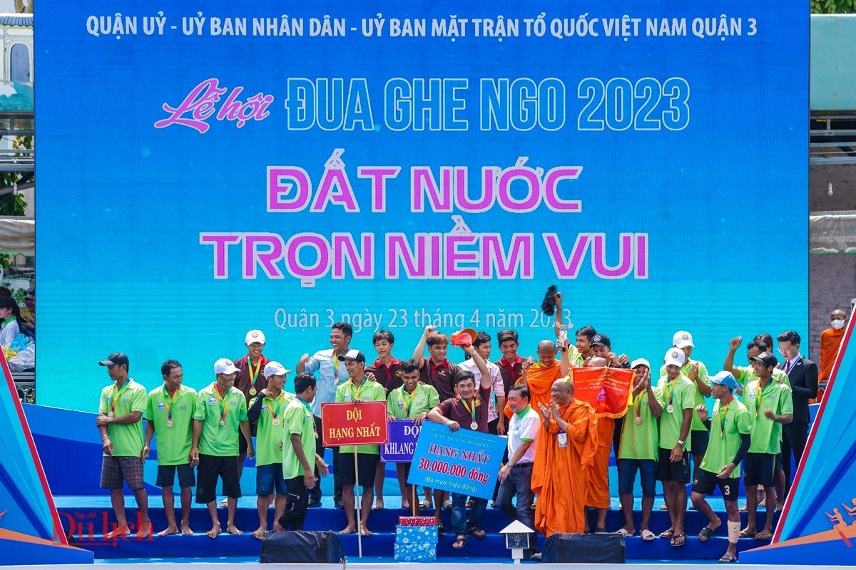 Lần đầu đua ghe ngo trên kênh Nhiêu Lộc, hàng ngàn người đổ ra xem - 8