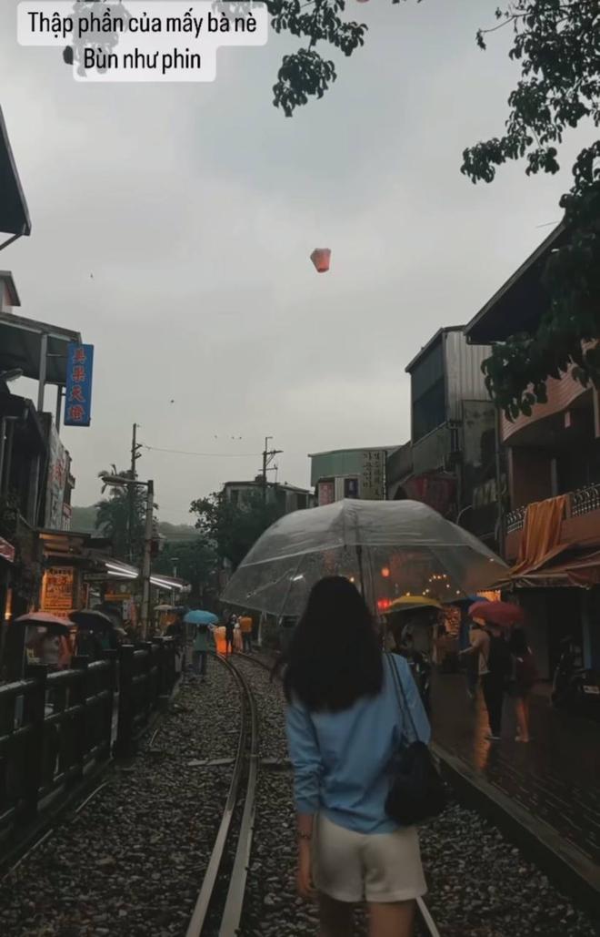 Chưa đến nghỉ lễ mà dàn người đẹp Vbiz đã đổ xô đi du lịch: Tiểu Vy mộc mạc thả dáng tại Đài Loan, Thanh Hằng rạng rỡ trên đỉnh núi ở Úc - 5