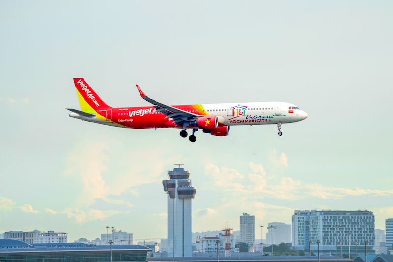 Máy bay mang biểu tượng du lịch TPHCM đã hạ cánh Tân Sơn Nhất - 1