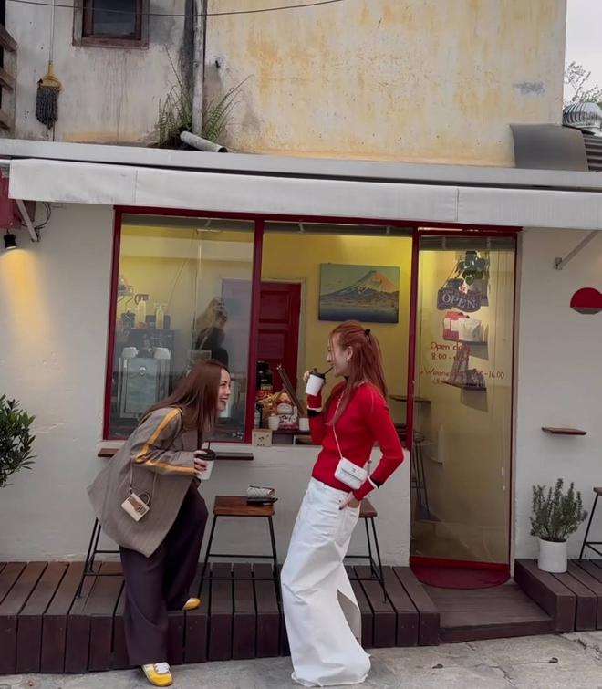 Chưa đến nghỉ lễ mà dàn người đẹp Vbiz đã đổ xô đi du lịch: Tiểu Vy mộc mạc thả dáng tại Đài Loan, Thanh Hằng rạng rỡ trên đỉnh núi ở Úc - 14