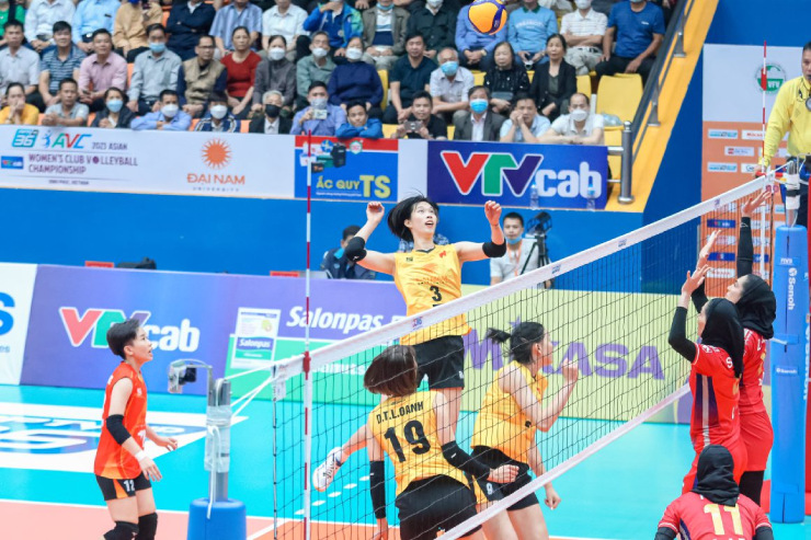 Thanh Thúy ghi 39 điểm thắng CLB bóng chuyền Iran, HLV &#34;lắc đầu&#34; vì điều này - 1