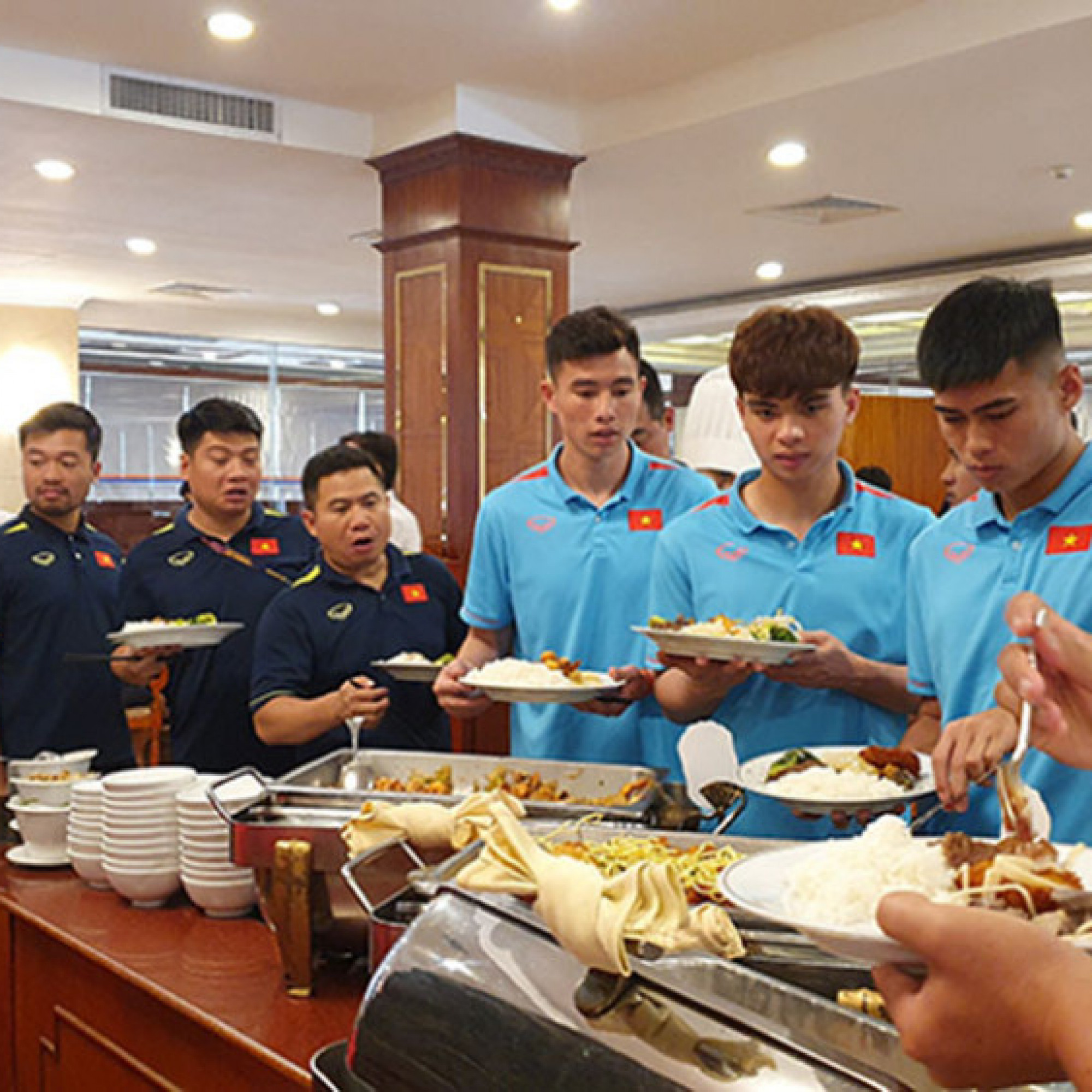 Thể thao - Cận cảnh bữa ăn miễn phí của U22 Việt Nam ở SEA Games 32