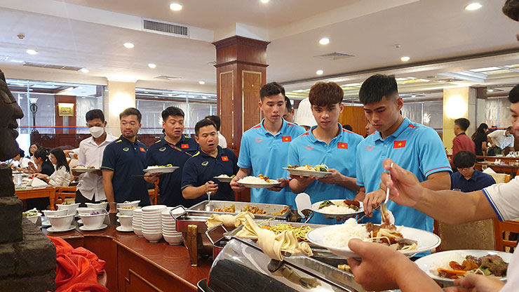 Cận cảnh bữa ăn miễn phí của U22 Việt Nam ở SEA Games 32 - 8