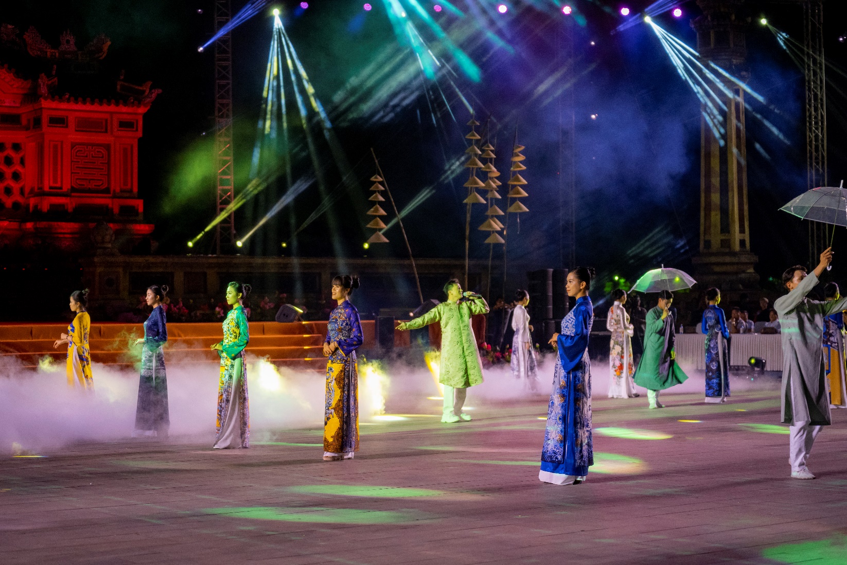Rực rỡ đêm khai mạc Festival Nghề truyền thống Huế 2023 - 9