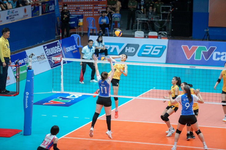Thắng 3 trận giải châu Á, bóng chuyền nữ Việt Nam gặp CLB Trung Quốc ở bán kết - 2