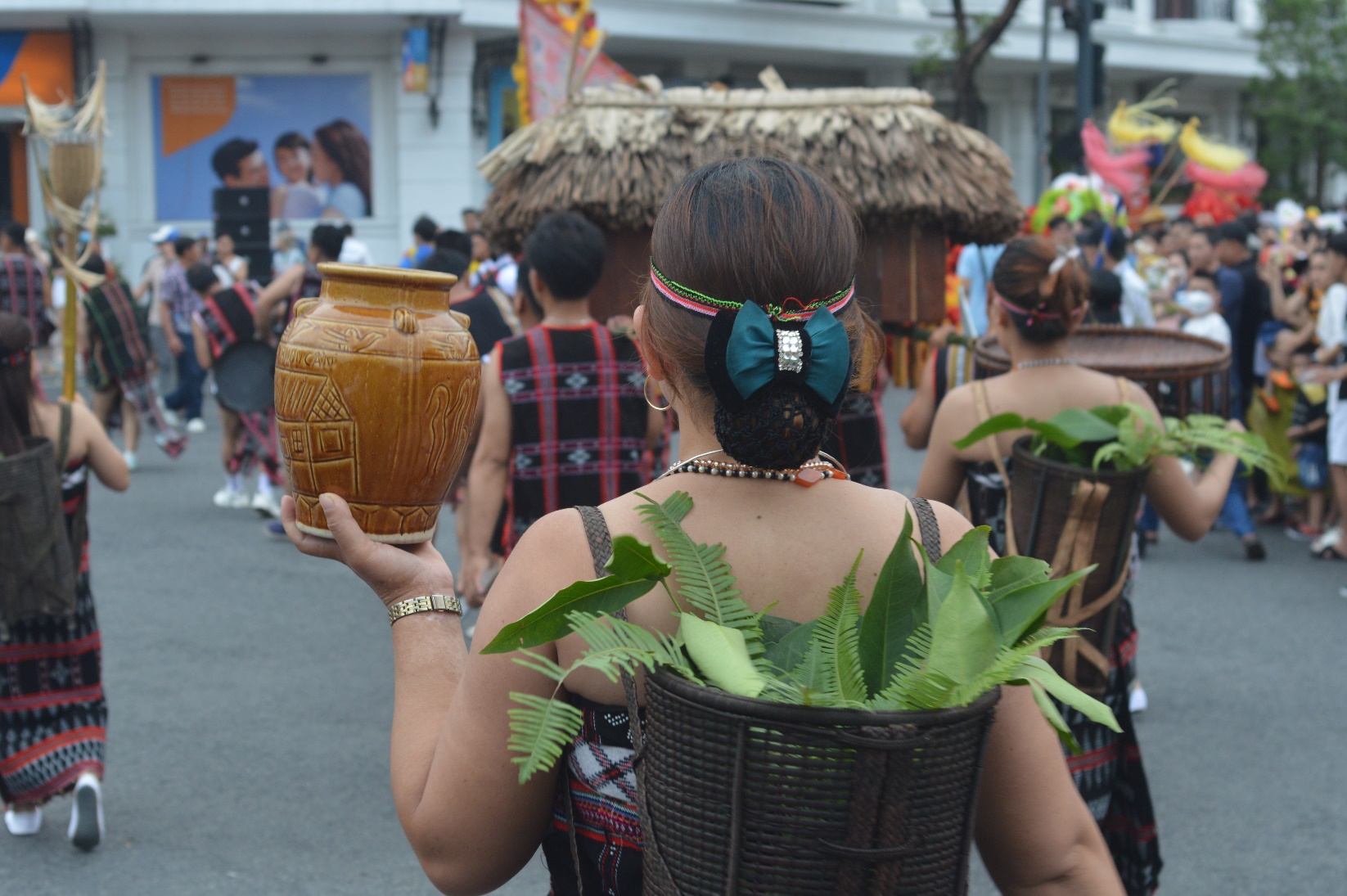 Đông đảo người dân, du khách đi xem lễ hội Quảng diễn đường phố - 13