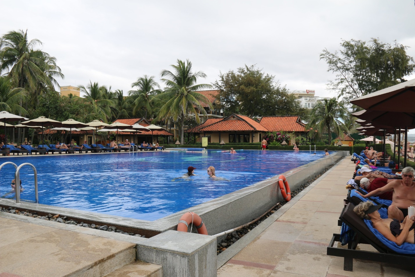 Khách du lịch đến đông, Phan Thiết "cháy phòng" trong dịp lễ 30/4 và 1/5 - 1