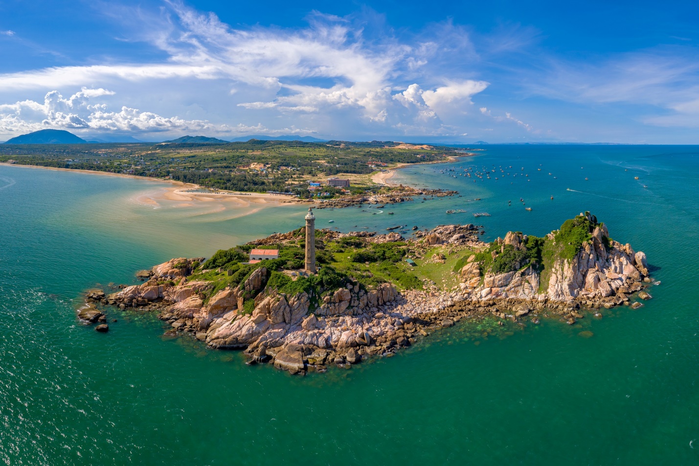 Khách du lịch đến đông, Phan Thiết "cháy phòng" trong dịp lễ 30/4 và 1/5 - 6