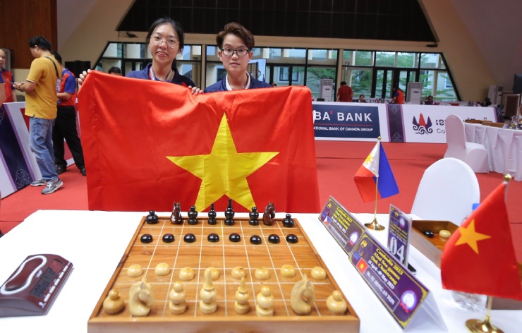 2 nữ kỳ thủ Việt Nam ngây ngất khi thắng Philippines lấy HCV SEA Games 32 - 11