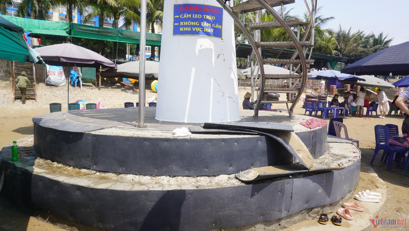 Bàn tay đinh vít nham nhở ‘bẫy’ du khách trên bãi biển ở Thanh Hóa - 4