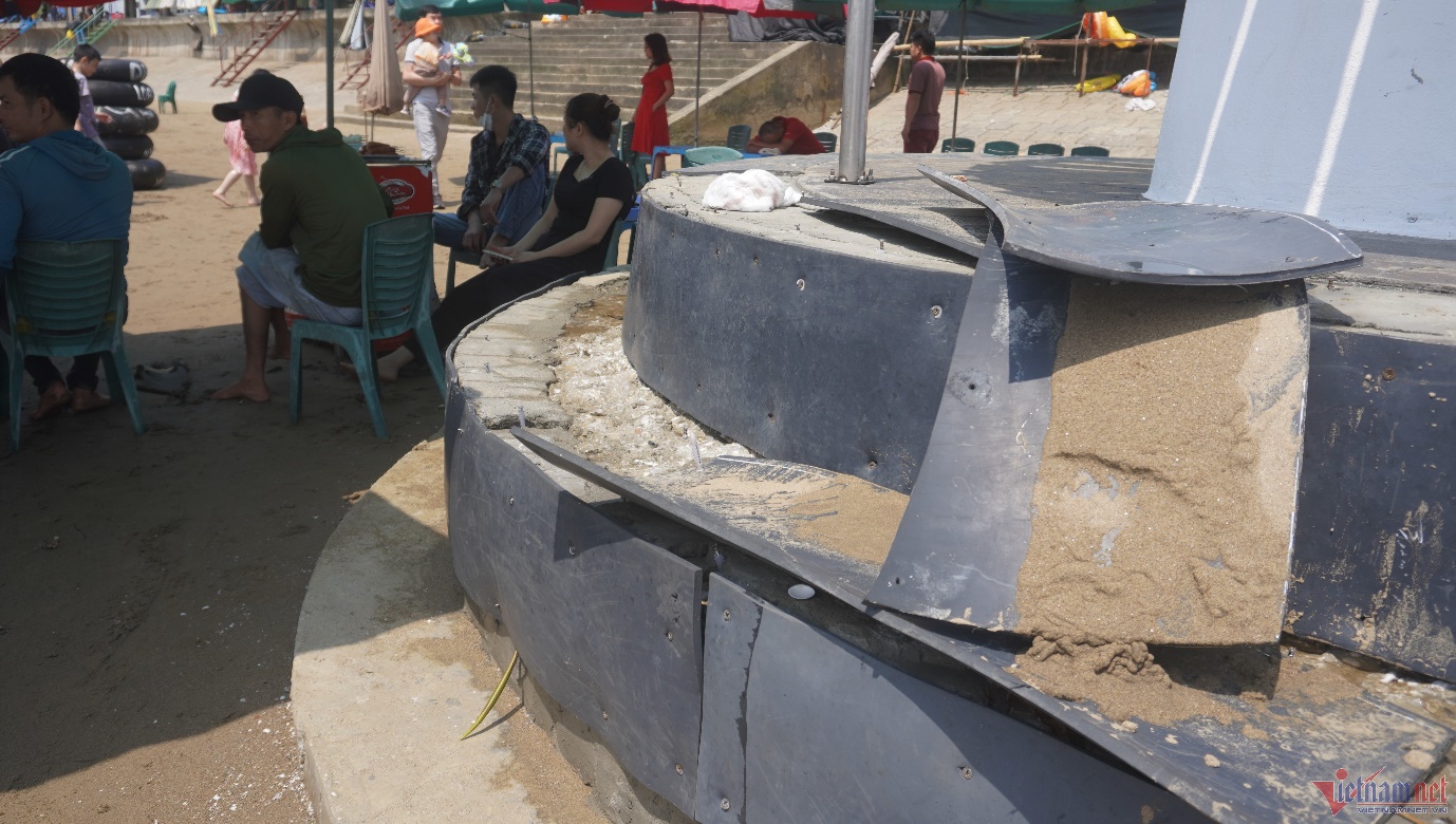 Bàn tay đinh vít nham nhở ‘bẫy’ du khách trên bãi biển ở Thanh Hóa - 6
