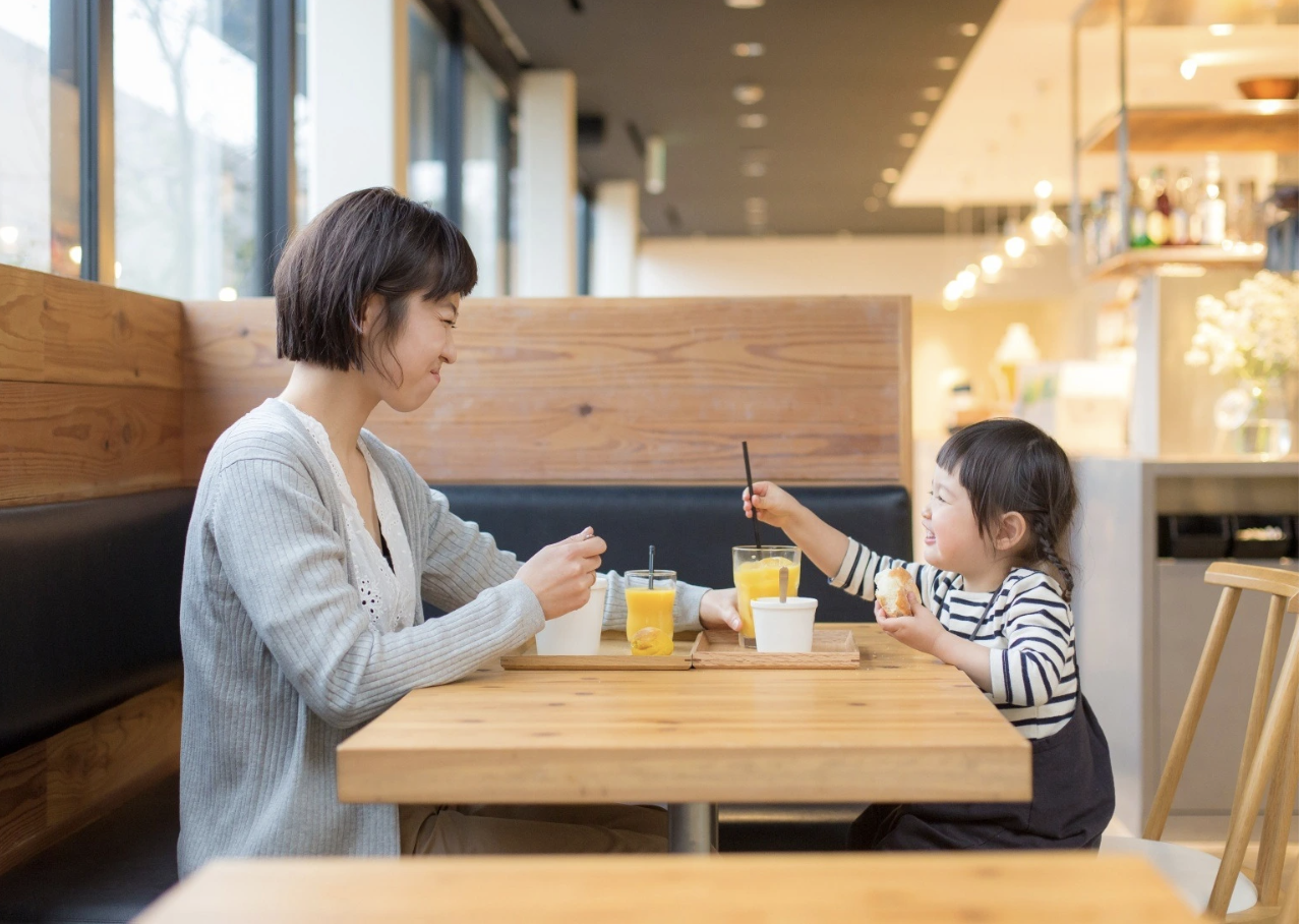Miễn phí suất ăn cho trẻ nhỏ, nhà hàng bị chỉ trích bởi các thực khách muốn yên tĩnh - 1