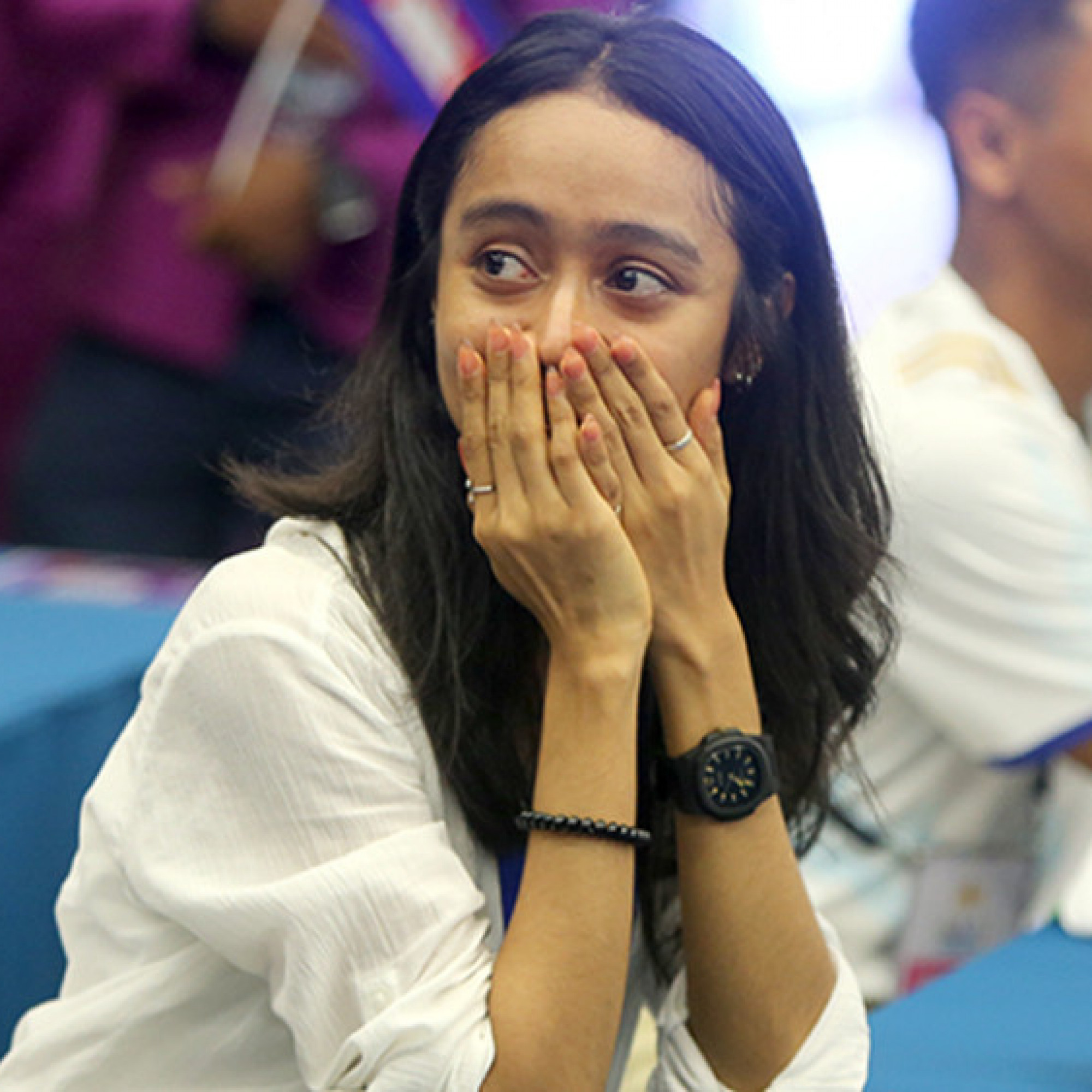 Thể thao - Nữ tình nguyện viên Campuchia khóc nức nở khi xem khai mạc SEA Games 32