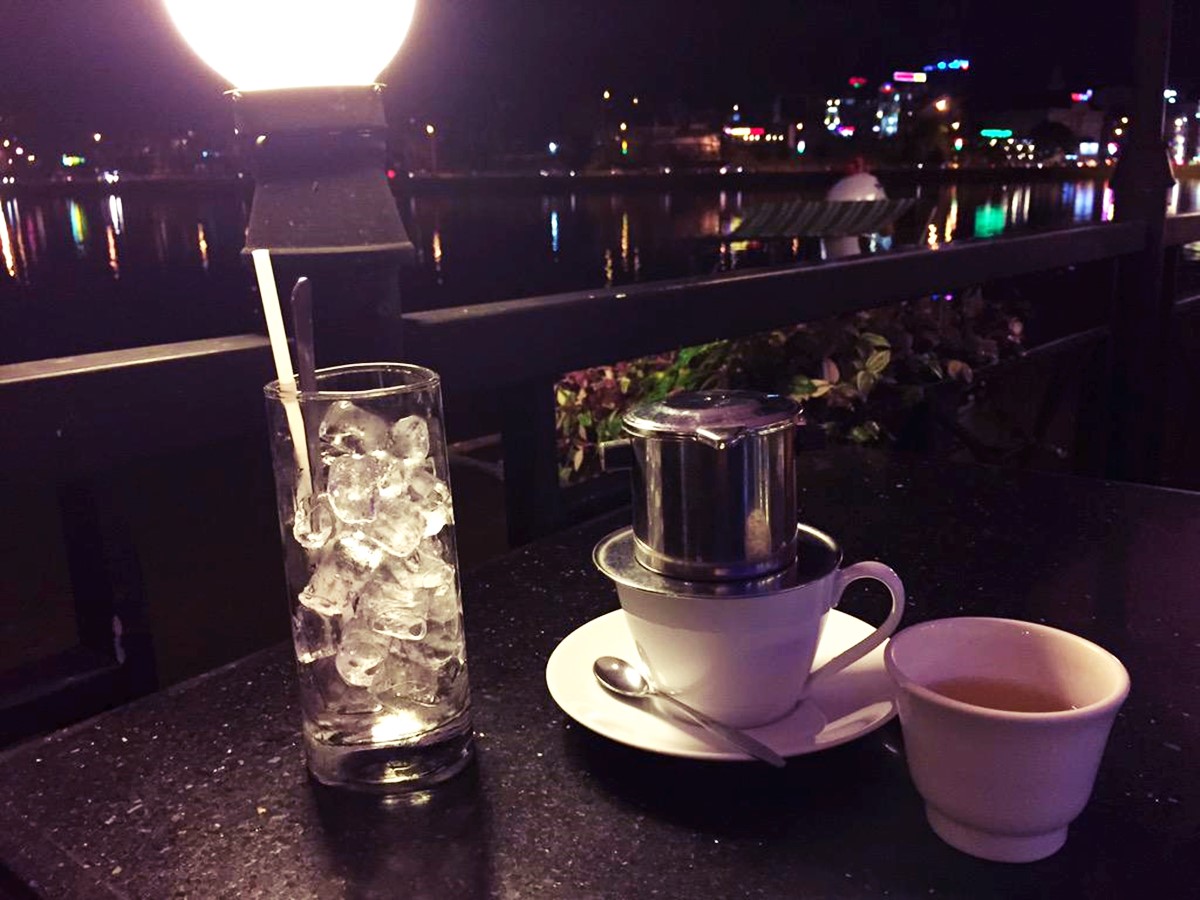 Lặng ngồi cafe giữa TP.HCM oi bức - 2