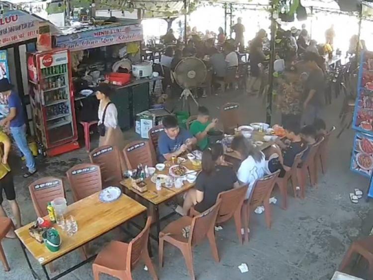 Vụ đoàn khách du lịch ăn không trả tiền tại Quảng Bình, hai bên nói gì?