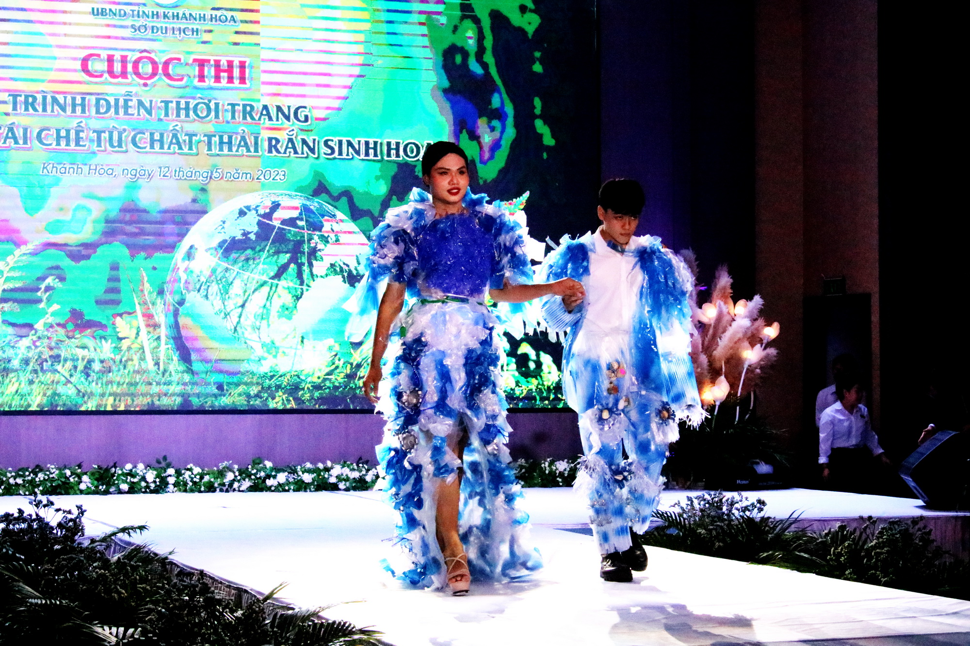 Ngành du lịch Khánh Hòa thi thời trang từ chất thải rắn - 3