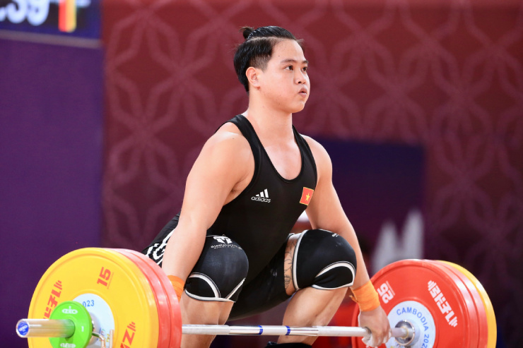 Vang dội lực sĩ Nguyễn Quốc Toàn phá 3 kỷ lục, giành HCV cử tạ SEA Games - 2