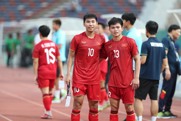 U22 Việt Nam giành HCĐ SEA Games, cùng HLV Troussier tri ân nghìn fan - 6